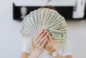 Como gerar renda extra online: seu guia completo para a liberdade financeira